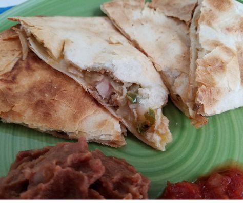 This weight watchers chicken quesadilla recipe is an easy meal that the whole family will surely love. Healthy and delicious meal that you can make in less than 30 minutes. Check out this pin for the low-point chicken recipe! #ww #weightwatchers #wwrecipes #wwmeal #lowpointmeal Recipes For Pork Chops, Weight Watchers Lunch, Recipes For Pork, Chicken Quesadillas Recipe, Weight Watchers Lunches, Chicken Quesadilla Recipe, Quesadilla Recipe, Weight Watchers Snacks, Weight Watchers Chicken