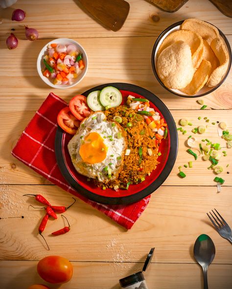 Nasi Goreng Aesthetic, Asian Food Photography, Food Photography Dessert, Mie Goreng, Food Captions, Food Photoshoot, Food Photography Tips, Egg Muffins, Food Backgrounds