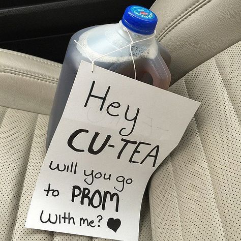 Creative Prom Proposal Ideas, Cute Hoco Proposals, Prom Invites, Cute Promposals, Prom Pictures Group, Cute Homecoming Proposals, Cute Prom Proposals, Asking To Prom, Dance Proposal