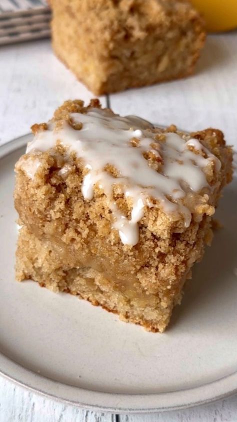 Banana Crumb Cake, Streusel Topping Recipe, Sweet Monkey, Cinnamon Crumb Cake, Cookie Sandwich, Italian Cream, Cinnamon Cake, Eggless Baking, Ripe Bananas