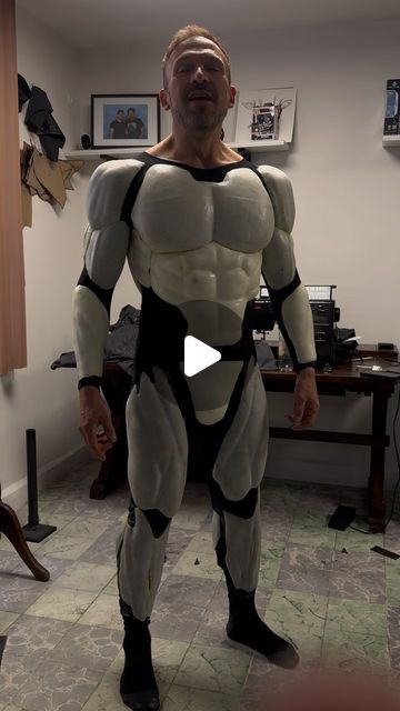 Muscle Suit, Batman Cosplay, Superhero Cosplay, Batman V, Sculptor, Superman, Anatomy, Batman, Actors