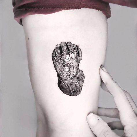 Thanos Infinity Gauntlet Thanos Gauntlet Tattoo, Thanos Tattoo Design, Infinity Gauntlet Tattoo, Thanos Tattoo, Gauntlet Tattoo, Mad Hatter Tattoo, Geek Tattoos, Tattoo Special, Thanos Infinity Gauntlet