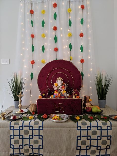 Simple Ganapathi Decoration At Home, Ganpati Backdrop Ideas At Home, Godly Decor, गणपती डेकोरेशन At Home, Wada Decoration For Ganpati, Ganapathi Decoration, Vinayaka Chaviti Decor, Ganpati Sthapana Decoration, Puja Mandap