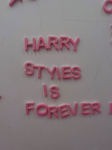 Harry Styles Is Forever, Fashion Aesthetic Pink, Perfect Handwriting, Harry Core, Harry Styles Aesthetic, Harry Styles Wallpaper, Harry Styles Pictures, Mr Style, Aesthetic Pink