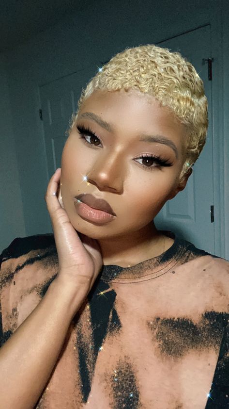 Step The Barber Haircut Women, Step The Barber, Short Platinum Blonde Hair, Blonde Natural Hair, Short Natural Curly Hair, Teeny Weeny Afro, Short Natural Hair, Shaved Hair Cuts, Blonde Natural