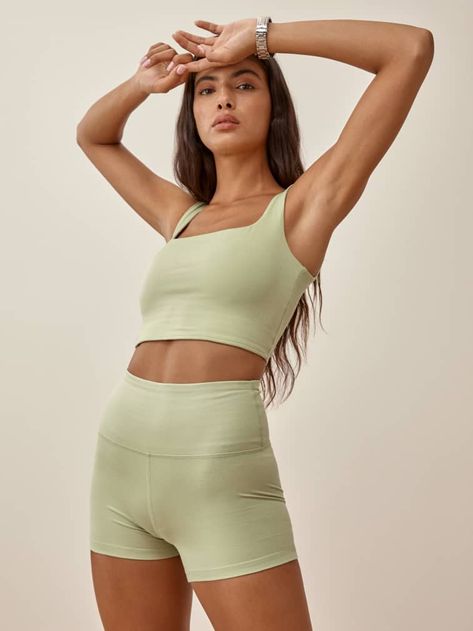 Activewear Shoot, Beach Activewear, Athleisure Photoshoot, Outfit Poses, Activewear Photoshoot, Japanese Swimsuit, Beach Fitness, People Reference, Outfit Shorts