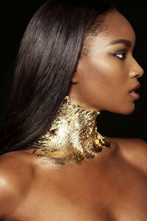 Damaris Lewis Damaris Lewis, The Blacker The Berry, Gold Makeup, 인물 사진, Black Is Beautiful, Gold Leaf, Lip Colors, African American, Beautiful People