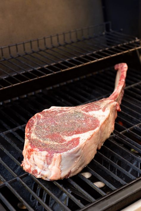 Tomahawk Pork Chop Grilled, Tomawak Steak, Grill Tomahawk Steak, Tomahawk Steak Recipe Grill, Grilled Tomahawk Steak, Steak On Gas Grill, Tomahawk Steak Recipe, Grill Foods, Steaks Recipes