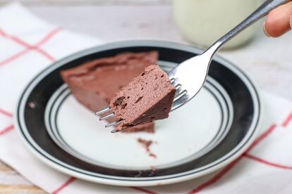 This Weight Watchers Chocolate Cheesecake is an indulgent treat that you can feel good about eating. Made with rich, dark chocolate and a creamy cheesecake filling, this dessert is sure to satisfy your sweet tooth. This is a guilt-free way to enjoy a delicious chocolate treat. Serve it up for a special occasion or enjoy it as an everyday indulgence. Either way, you’ll be glad you tried Weight Watchers Chocolate Cheesecake! Instagram is one of my favorite places to be. Join us as we… Healthy Pumpkin Cheesecake, Pudding Flavors, Banana Pudding Cheesecake, Healthy Cheesecake, Cheesecake Toppings, Chocolate Cheesecake Recipes, Gluten Free Cheesecake, Points Recipes, Cheesecake Filling