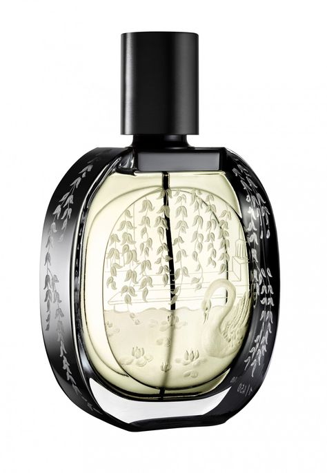 There are few smells more compelling than the darkened floral of Diptyque L’ombre dans l’Eau, in which blackcurrant leaves brush against Bulgarian roses. For the holidays, the brand is wrapping their signature bottle in limited edition, black packaging. Only 450 hand-engraved pieces will be created and sold at Diptyque boutiques worldwide. Diptyque Perfume, Holiday Fragrance, Fragrance Gift, Best Perfume, Luxury Perfume, Luxury Fragrance, Vanity Table, Hand Engraving, Holiday Gift Guide