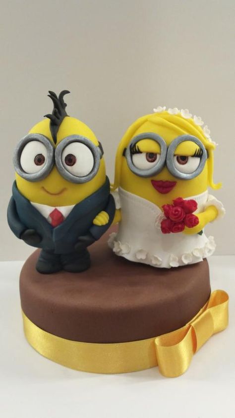 Minion Wedding Dress, Minion Wedding Cake, Minion Wedding, Minion Cake Pops, Wedding Meme, Minion Baby, Minion Birthday Cake, Bride And Groom Cake Toppers, Shadow And Amy