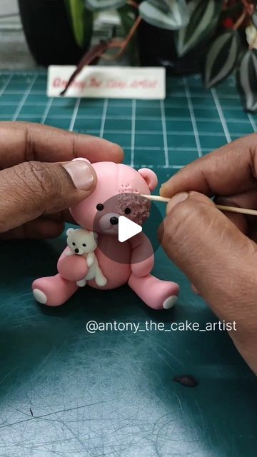 Teddy Bear Fondant Tutorial, Fondant Bear, Make Teddy Bear, Teddy Bear Template, Fondant Teddy Bear, Teddy Cake, Teddy Bear Cupcakes, Teddy Cakes, Fondant Tips