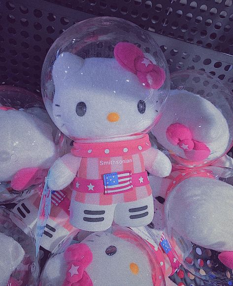 A small hello kitty plush toy with a plastic helmet that is an astronaut with the text Smithsonian on the front of her suit Astronaut Hello Kitty, Helo Kity Hello Kitty, Helo Kity, Femboy Outfits Ideas Male, Dear Daniel, Astronaut Suit, Kitty Plush, Hello Kitty Plush, Cute Stuffed Animals