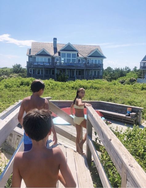 East Coast Home Aesthetic, Family Lake House Aesthetic, East Costal Aesthetic, Tsitp Beach House Aesthetic, East Coast Family Aesthetic, East Coast Aesthetic, Cousins Beach, Costal Granddaughter, Belly Conklin