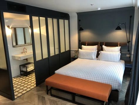 Masculine Hotel Room, Loft Hotel Room, The Hoxton Paris, Small Boutique Hotel Room, Amazing Hotel Rooms, Hoxton Hotel Bedroom, Small Hotel Ideas, Budget Hotel Design, Industrial Hotel Room