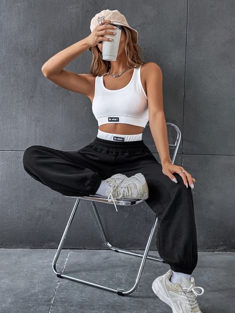 Daily Hairstyles, Joggers Outfit, Woman Personality, Black Sweatpants, Printed Sleeveless Top, Top Tank, Kids Sleepwear, White Casual, Womens Sweatpants