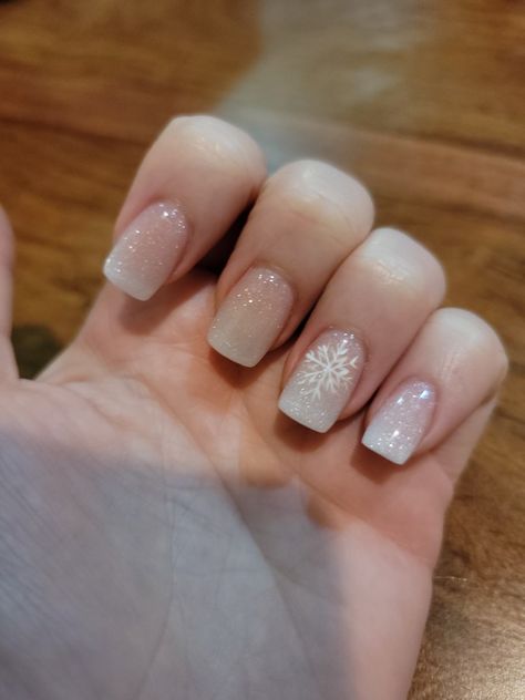 Ombre Winter Nails, White Sparkle Nails, Winter Nails Art, Snow Nails, Squoval Nails, Short Gel Nails, Winter Nails Acrylic, Christmas Gel Nails, Blush Nails