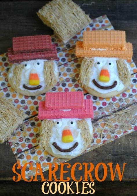 Crow Cookies, Scarecrow Cookies, Crow Food, Preschool Turkey, Director Board, Fun Fall Desserts, Creepy Food, Frosting Chocolate, Scare Crow