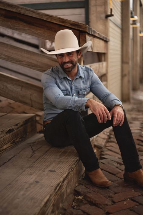 Cowboy Senior Pictures Guys, Cowboy Photoshoot Men, Boy Fort, Fort Worth Stockyards, Western Photoshoot, Men Fashion Photo, Male Senior Pictures, Best Physique, Senior Pictures Boys