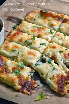 LOW CARB CAULIFLOWER BREADSTICKS with fresh herbs, garlic, and lots of ooey gooey cheese atop a cauliflower crust looks and tastes like cheesy bread! Cauliflower Breadsticks, Idee Pasto, Gooey Cheese, Resep Diet, Ooey Gooey, God Mat, Makanan Diet, Breadsticks, Low Carb Snacks