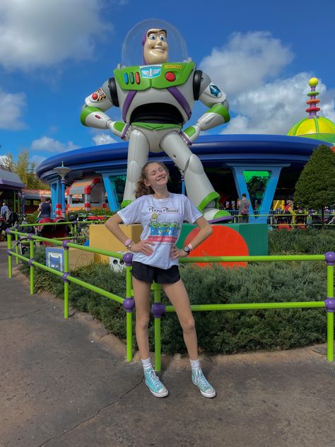 Disney Outfits For Hollywood Studios, Lululemon Disney Outfit, Toy Story Disney Outfits, Disney Hollywood Studios Outfit, Hollywood Studios Outfit Ideas, Hollywood Studios Photo Ideas, Cute Disney World Outfits, Pizza Planet Shirt, Hollywood Studios Outfit