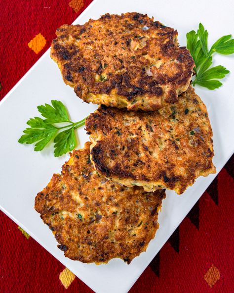 Peruvian Tuna Pancakes (Torrejas de Atún) are crispy on the outside while light and fluffy on the inside. They're the perfect when you're short on time yet want a delicious, no-fuss meal. #tuna #pancakes #Peruvianfood #torrejas #atunrecetas #peruvianrecipes l #thegeneticchef Peruvian Appetizers, Tuna Pancakes, Roasted Chicken Leg Quarters, Steak Dinner Sides, Baked Haddock, Roasted Chicken Legs, Heritage Recipes, Peruvian Dishes, Quick Delicious Meals