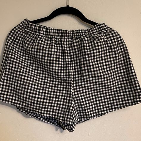 Cute Shorts! Gingham Black/White Hits Just Above Mid Thigh. Plenty Of Coverage. Elastic Waist Band. Size Small No Longer Available. Gingham Shorts Outfit, Thrift Bundle, Gingham Outfit, Style Bundle, Black Gingham, Gingham Shorts, Black And White Gingham, Summer 24, Cute Shorts