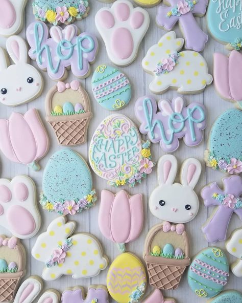 Jessie Edwards on Instagram: “I've had a few inquiries about Easter cookies recently, and I will be offering a limited number of sets for pre-order! I'm going to get all…” Decorated Food, Easter Sugar Cookies Decorated, Chip Dips, Easter Biscuits, Frosted Cookies, Easter Bunny Cookies, Easter Sugar Cookies, Easter Sweets, Spring Cookies