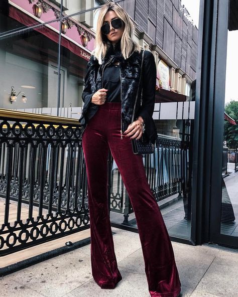 Velvet Flare Pants Outfit, Velvet Pants Outfit, Velvet Flare Pants, Winter Pants Outfit, Quoi Porter, Pastel Outfit, Looks Black, Velvet Fashion, Velvet Pants