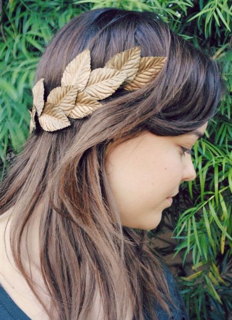 laurel flower crown caesar style leaf crown diy Laurel Wreath Crown, Greek Crown, Gold Leaf Crown, Laurel Crown, Crown Diy, Leaf Crown, Diy Crown, Goddess Costume, Laurel Wreath