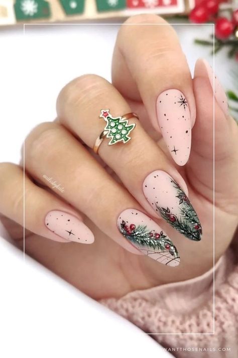 Xmas Nail Designs, Nail Art Noel, Christmas Nails Diy, Festive Nail Designs, New Years Nail Designs, New Years Eve Nails, Festive Nail Art, Cute Christmas Nails, Christmas Nails Easy