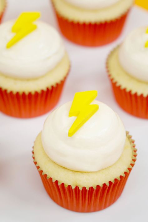 Lightning Bolt Cake, Bolt Cake, Flash Cake, Lemon Cupcake Recipe, Superhero Cupcakes, Red Cupcakes, Cupcake Decoration, Magic Cake, Lemon Cupcakes