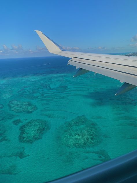 Bahamas Airport, Airport Feeling, Plane Pics, Beach Bahamas, Bahamas Trip, Plane View, Aesthetic Coconut, Preppy Travel, Beach Girl Aesthetic