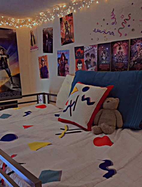 1980s Room Aesthetic, 1990 Bedroom, Bedroom 80s Style, 80s Retro Bedroom, 1980s Bedroom Aesthetic, 80s Style Room, Retro Bedroom Ideas 1950s, 90s Room Ideas, 80s Style Bedroom