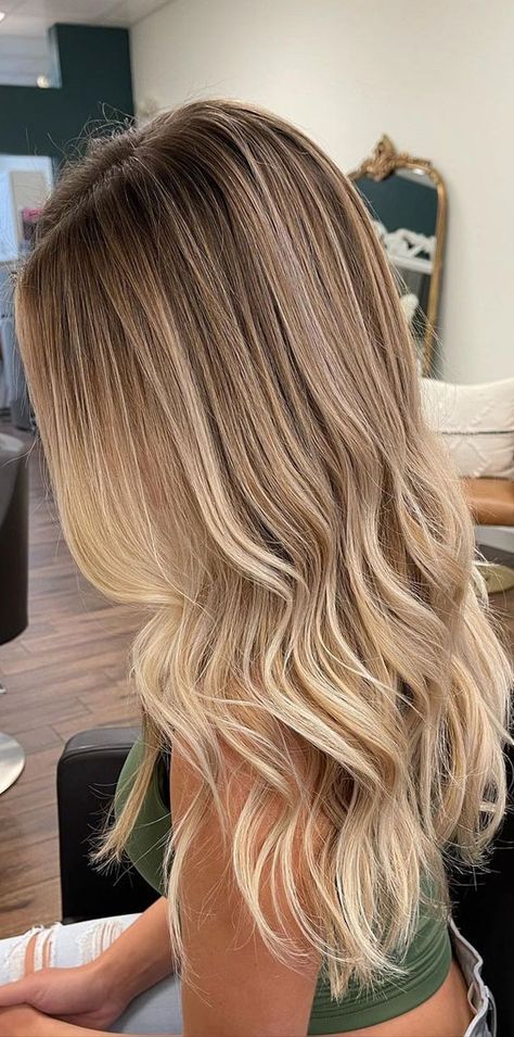 Creamy Brown Blonde Hair, Hair Colour Blonde Balayage, Brown Hair Into Blonde, Hair Highlights For Brown Hair Blonde, Hair Inspo Blonde Balayage, Blonde Balayage With Brown Roots, Highlight For Dirty Blonde Hair, Baleage Blond Hair, Highlights With Dirty Blonde Hair