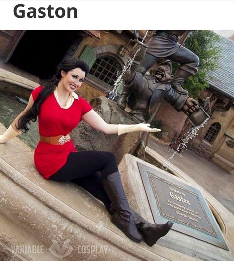 Female Gaston Female Gaston, Disney Cosplay Ideas, Gender Bend Cosplay, Best Cosplay Ever, Villain Costumes, Book Video, Cosplay Photography, Video Game Anime, Rule 63