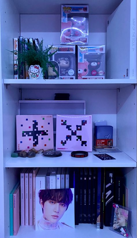 Txt Collection Aesthetic, Txt Room Ideas, Txt Room Decor Aesthetic, Txt Bedroom, Txt Room Decor, Txt Room, Habitacion Aesthetic, Kpop Rooms, Kpop Shelf