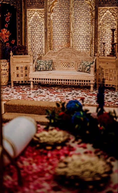 Nikah decor mughal theme Arabian Nights Wedding Theme, Arabian Nights Wedding, Asian Wedding Ideas, Royal Wedding Themes, Royal Indian Wedding, Arabian Wedding, Nikah Decor, Mehendi Decor Ideas, Dream Wedding Decorations