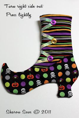 Quilt Inspiration: Free Pattern Day: Halloween Sew Halloween, Witch Shoe, Witch Quilt, Witch Costume Diy, Halloween Quilt Patterns, Mccalls Quilting, Free Applique Patterns, Witch Shoes, Witch Boots