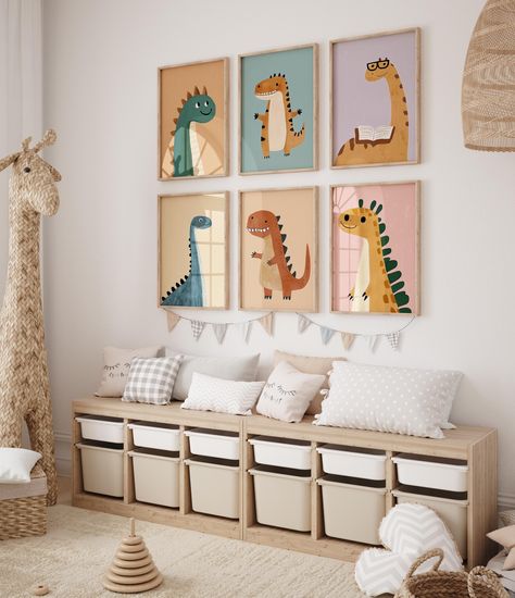 Transformez l'espace de votre tout-petit avec cet adorable lot de 40 impressions d'art mural dinosaures, parfaits pour créer un mur charmant et éducatif pour une chambre de bébé ou une salle de jeux. Chaque impression présente de sympathiques dinosaures aux personnalités uniques, d'un dinosaure érudit avec des lunettes à un joyeux T-Rex, le tout illustré dans un style moderne d'inspiration scandinave. Ce téléchargement numérique comprend : 40 impressions d'art de dinosaures haute résolution (300 ppp) Plusieurs tailles : A4, 11 x 14", 16 x 20", 18 x 24", 24 x 36" Téléchargement instantané - imprimez à la maison ou dans une imprimerie locale Couleurs neutres modernes parfaites pour n'importe quel thème de chambre de bébé Se coordonne à merveille avec un décor naturel/en bois Parfait pour : D Colorful Gender Neutral Nursery, Nursery Dinosaur Art, Neutral Room Design, Dinosaur Theme Room, Dinosaur Baby Room, Gender Neutral Nursery Colors, Dinosaur Kids Room, Dinosaur Nursery Art, Modern Playroom