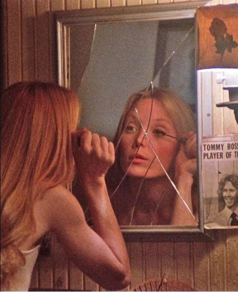 Carrie 1976- Mirror Makeup Mirror – Sissy Spacek | The Eye of Faith Sophia Coppola, The Hunting Party, Carrie White, Septième Art, I Love Cinema, Amy Poehler, Photographie Inspo, Mia 3, Laugh At Yourself