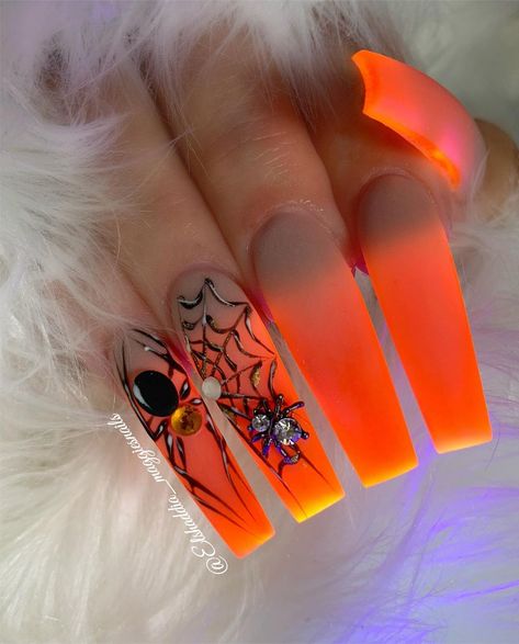 Orange Glow In The Dark Nails Acrylic, Glow In The Dark Fall Nails, Neon Nails Halloween, Orange Glow In The Dark Nails, Glow In Dark Halloween Nails, Glow In The Dark Nails Halloween, Halloween Nails Glow In The Dark, Neon Green And Blue Nails, Glow In The Dark Halloween Nails