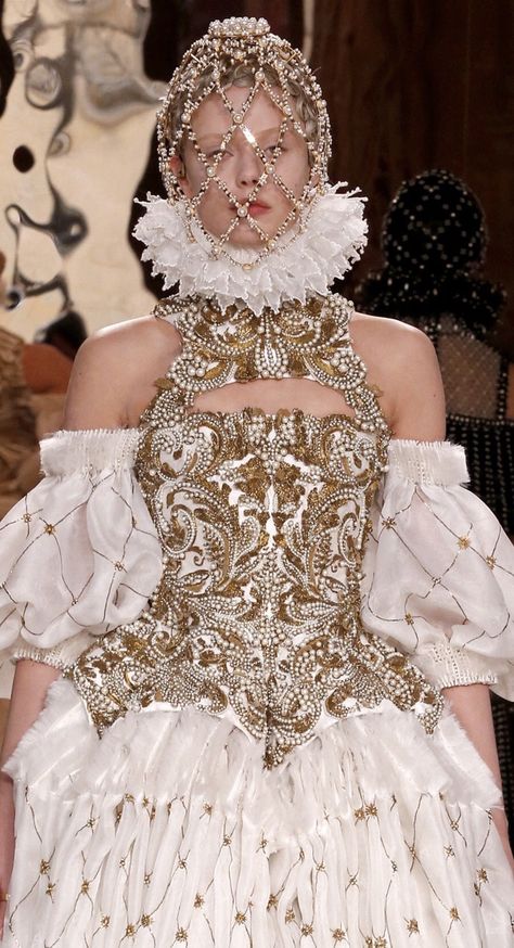 Baroque And Rococo Fashion, Kings And Queens Aesthetic, Baroque Fashion 17th Century, Rococo Textiles, Baroque Aesthetic Fashion, Baroque Accessories, Baroque Outfit, Baroque Gown, Baroque Corset