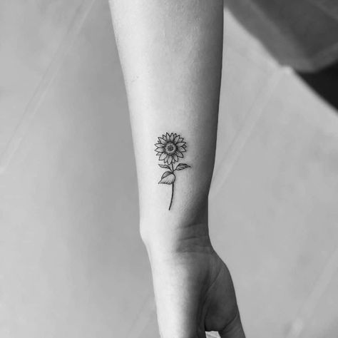 Small Black Sunflower Tattoo, Simple Small Flower Tattoos Sunflowers, Tattoo Sunflower Arm, Small Sunflower Wrist Tattoo, Tattoo Of Sunflowers, Sunflower Heart Tattoo Small, Wrist Sunflower Tattoos For Women, Flower Tattoo Side Of Wrist, Minimalist Sunflower Tattoo Small