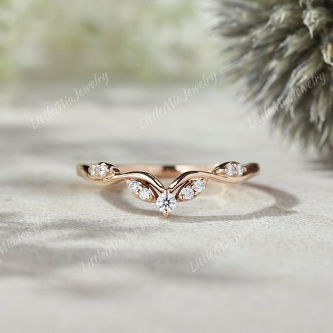 Vintage Curved Moissanite Wedding Band Art Deco Gold Wedding Band Stacking Rings For Women Personalized Gifts Delicate Diamond Wedding Band ◆RING DETAILS: ❃Wedding Band: Centre Stone: Stone: Round  Cut: Moissanite Weight: About 0.09ct ❃Band Width: 1.3mm ◆All ring sizes are available, If you can't find your ring size in the list, please feel free to contact me. ◆Metal Options. Available in Sterling silver and 10k/14k/18k yellow gold, white gold, and rose gold.  ◆Other metals and stones are also a Delicate Wedding Band, Bronze Wedding, Beautiful Wedding Bands, Art Deco Gold, Cute Engagement Rings, Future Engagement Rings, Band Art, Moissanite Wedding Band, Moissanite Wedding Bands