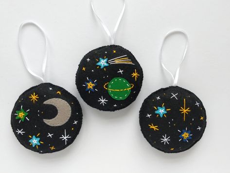 The Moon And Saturn, Stars Christmas Tree, Moon And Saturn, Felt Stars, Handmade Felt Ornament, Felt Ornaments Patterns, Yellow Embroidery, Handmade Christmas Crafts, Embroidered Felt