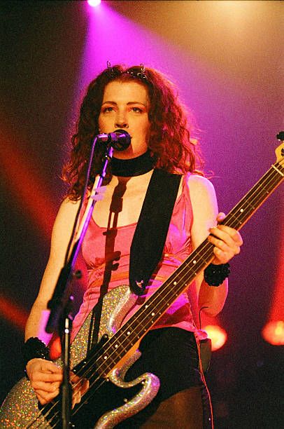 Melissa Auf Der Maur, Girls Rockstar, Courtney Love Hole, 90’s Grunge, Band On The Run, 90s Movies, Aubrey Plaza, Riot Grrrl, Courtney Love