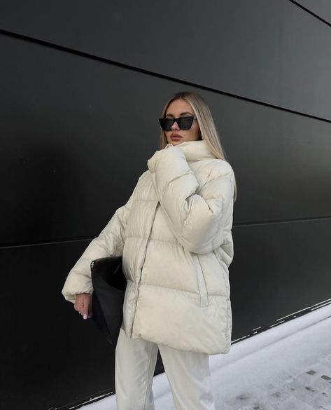 White Puffer, Winter Inspo, Fall Winter Wardrobe, Street Look, Couple Outfits, Color Rosa, Stylish Girl, Winter Wardrobe, Parka