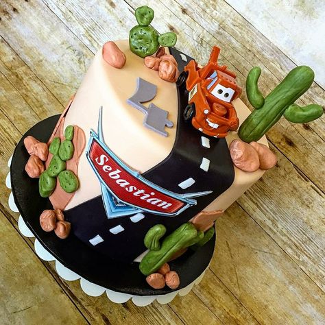 Simple Cars Cake, Tow Mater Birthday Cake, Mater Cake Ideas, Mater Birthday Cake, Disney Cars Cake Ideas, Disney Pixar Cars Cake, Pixar Cars Birthday Cake, Cars Disney Cake, Pixar Cars Cake