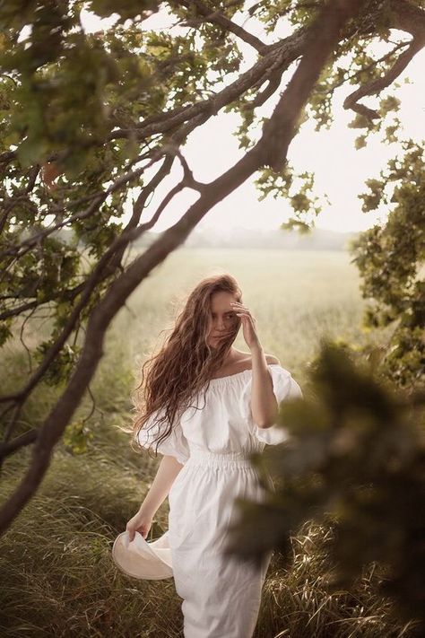 Portret Feminin, Guys Fashion, Outdoor Portrait, Nature Photoshoot, Photographie Portrait Inspiration, Outdoor Shoot, Summer Photoshoot, Portrait Photos, Outdoor Portraits